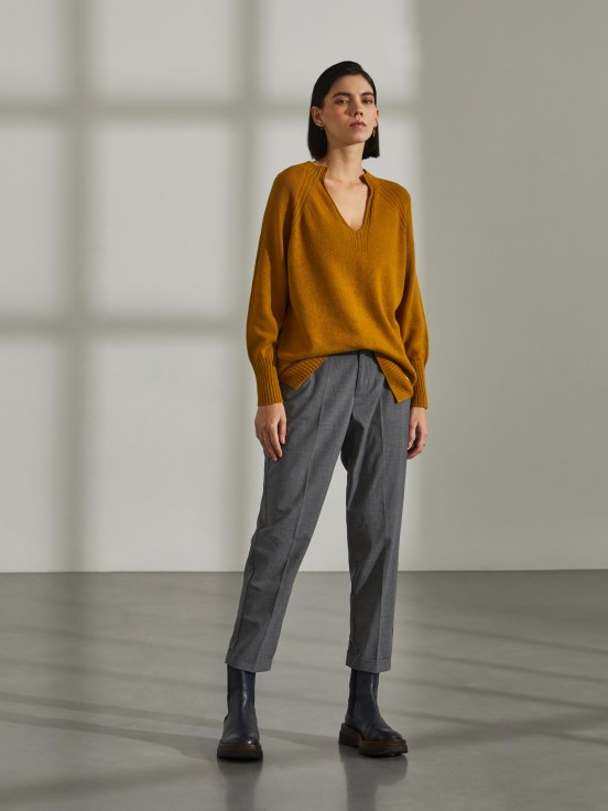 Camisola assimtrica decote em V
