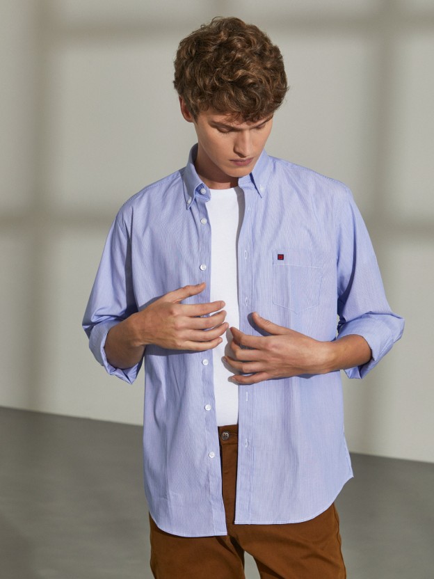 Camisa para homem regular fit de algodão com padrão de riscas