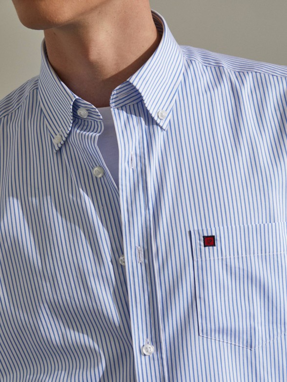 Camisa para homem regular fit de algodão com padrão de riscas