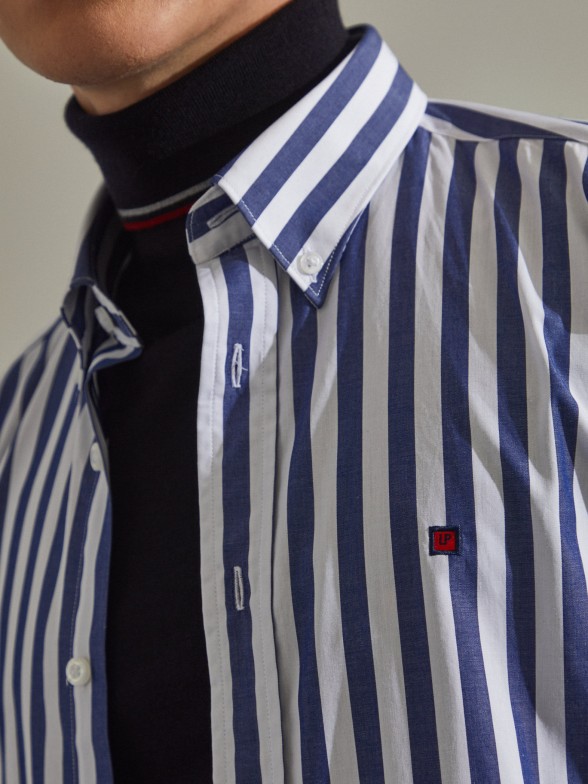 Camisa para homem slim fit de algodo com padro de riscas