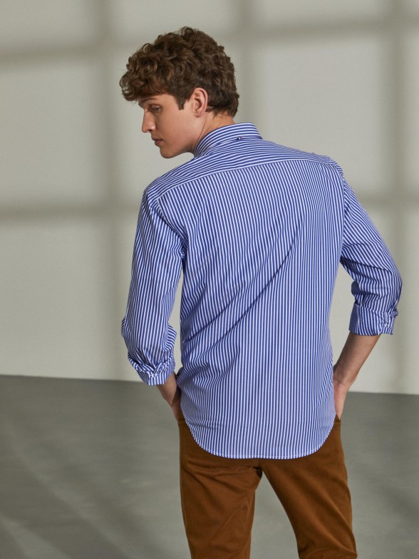 Camisa para homem slim fit de algodo com padro de riscas
