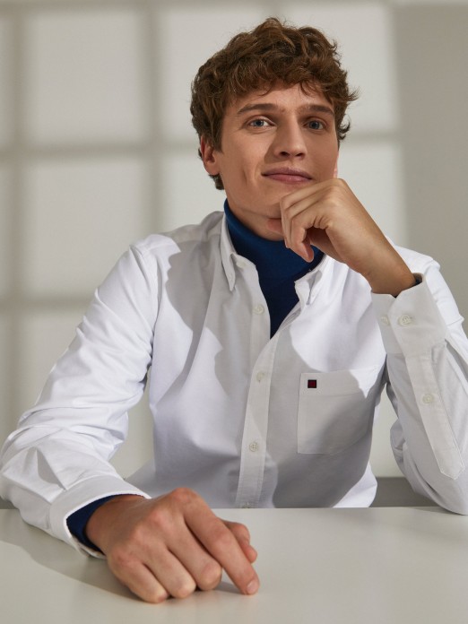 Camisa para hombre regular fit en algodn liso