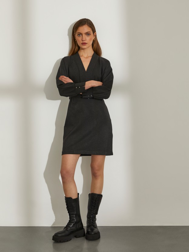 Vestido com decote em V