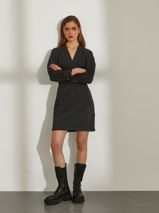 Vestido con cuello en V