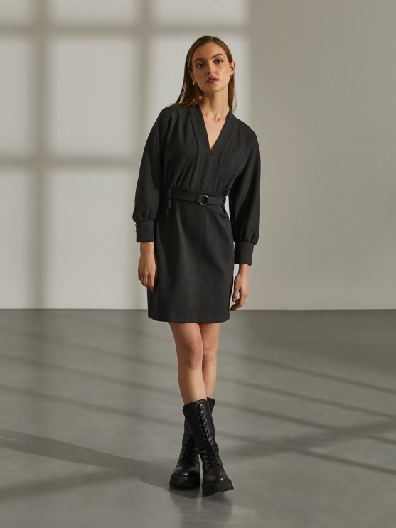 Vestido com decote em V