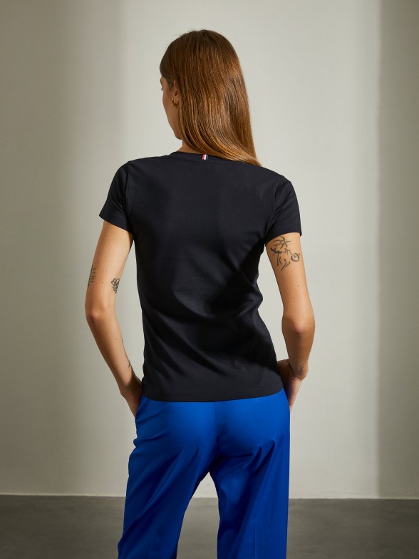 T-shirt para mulher em algodão stretch básica com decote em v