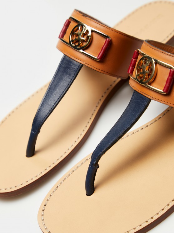 Flat leather sandals