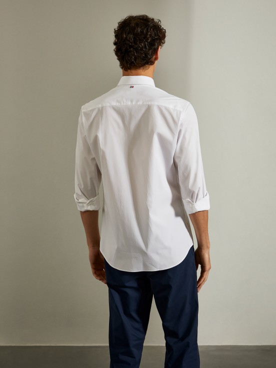 Camisa para homem slim fit de algodão em cor lisa