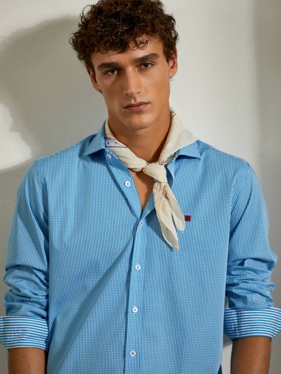 Camisa slim fit aos quadrados