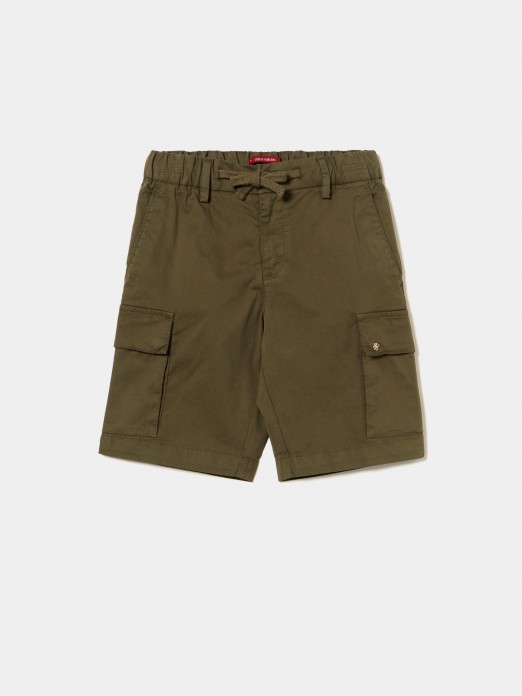 Shorts cargo de sarga