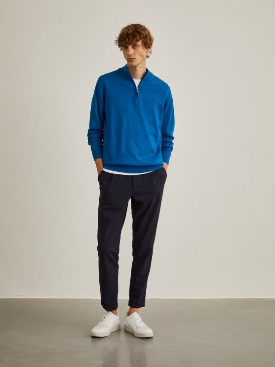 Sweater with zip