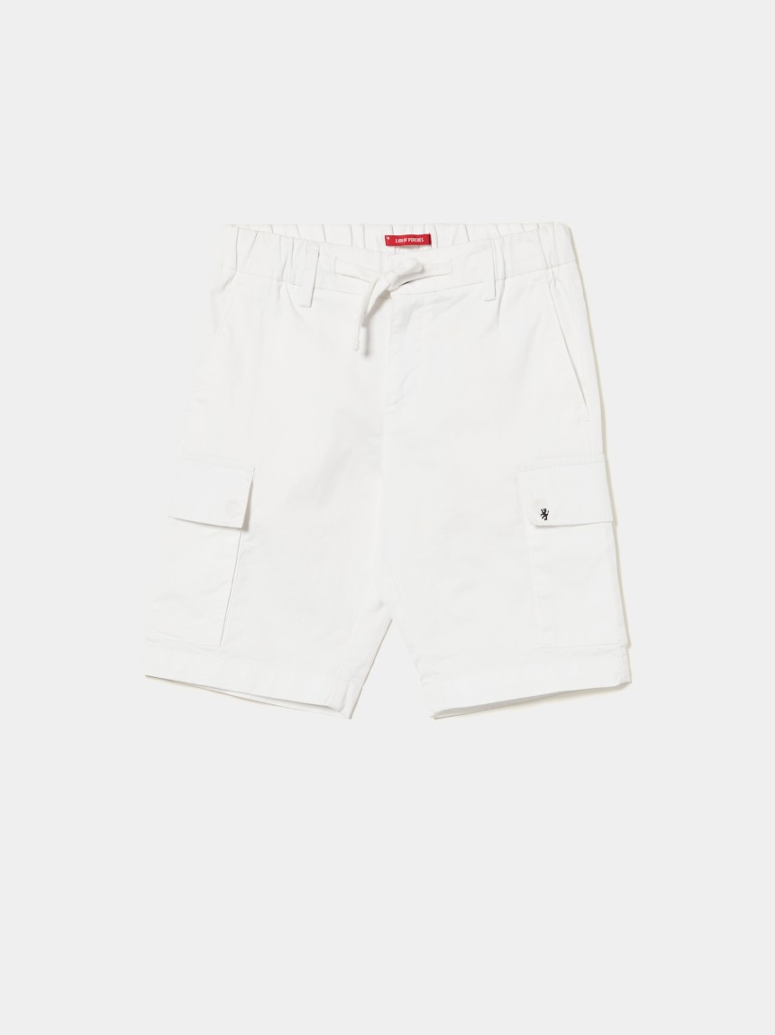Shorts cargo de sarga