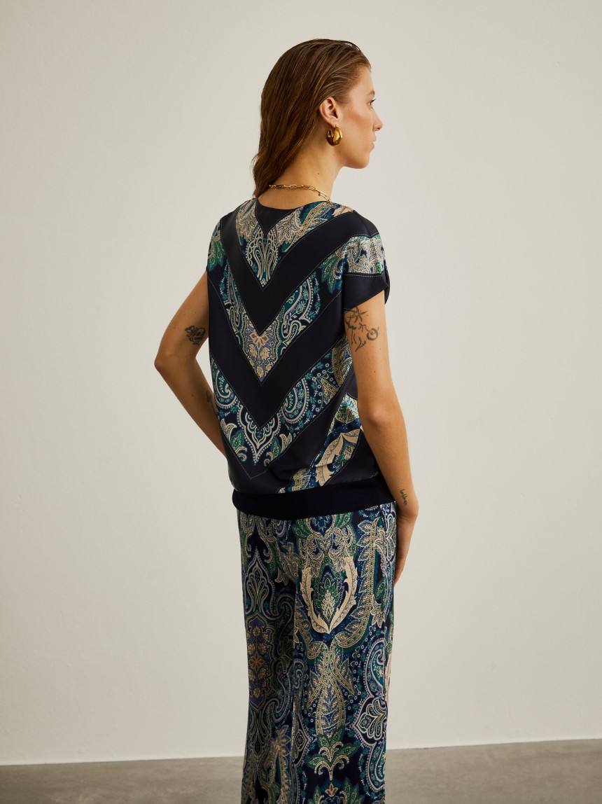 Blouse with pattern
