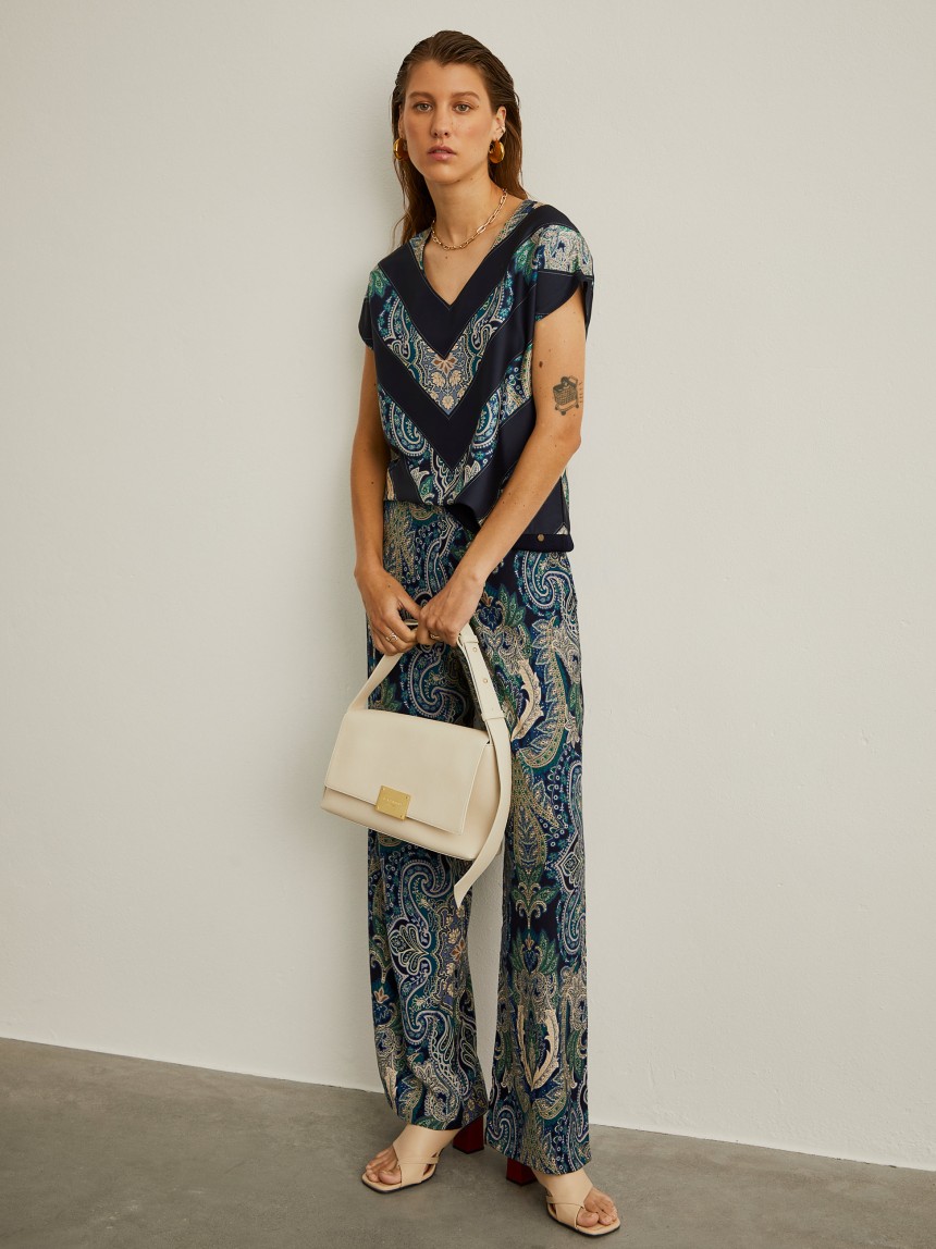 Blouse with pattern