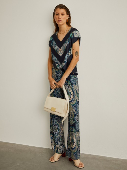 Blouse with pattern