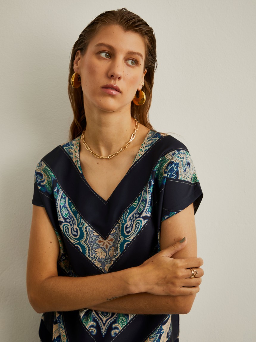 Blouse with pattern