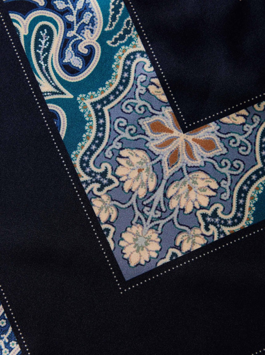 Blouse with pattern