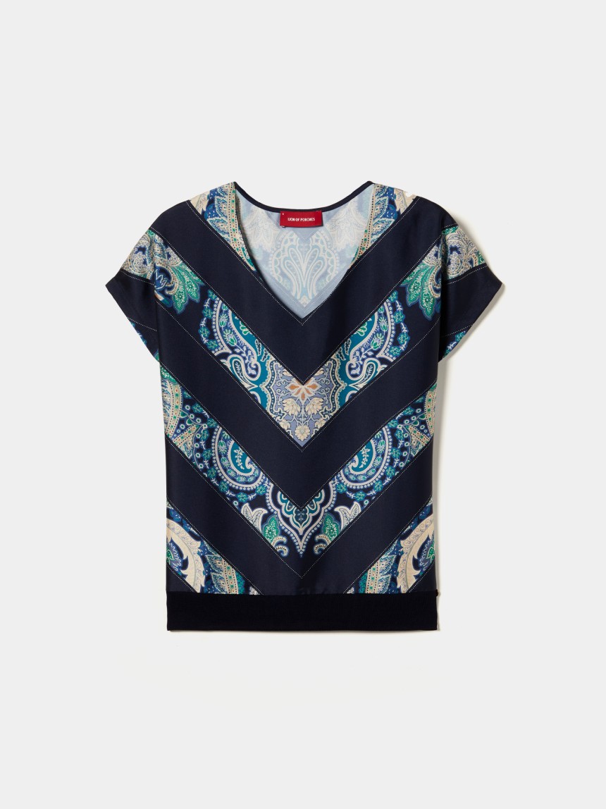 Blouse with pattern