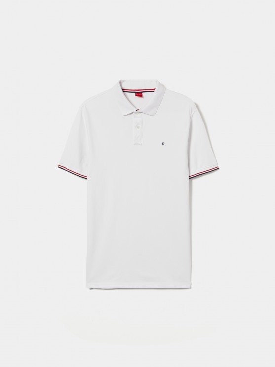 Polo ajustado