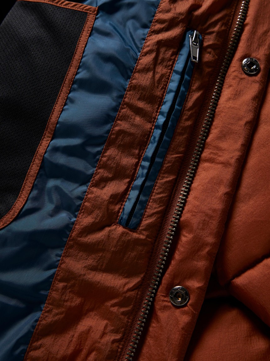 Blus�o acolchoado com capuz