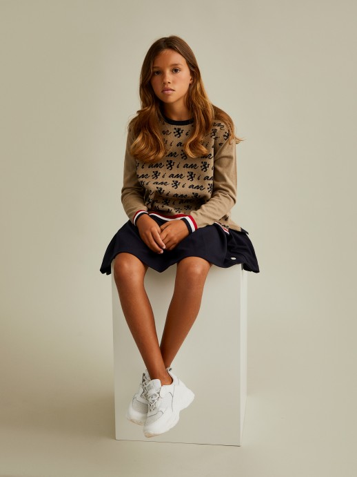 Sweater with pattern