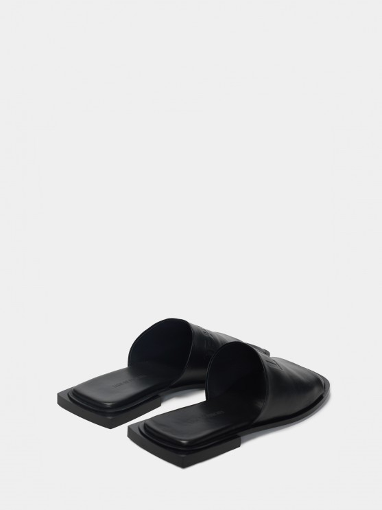 Sandalias de piel para mujer con grabado y detalle en el taln