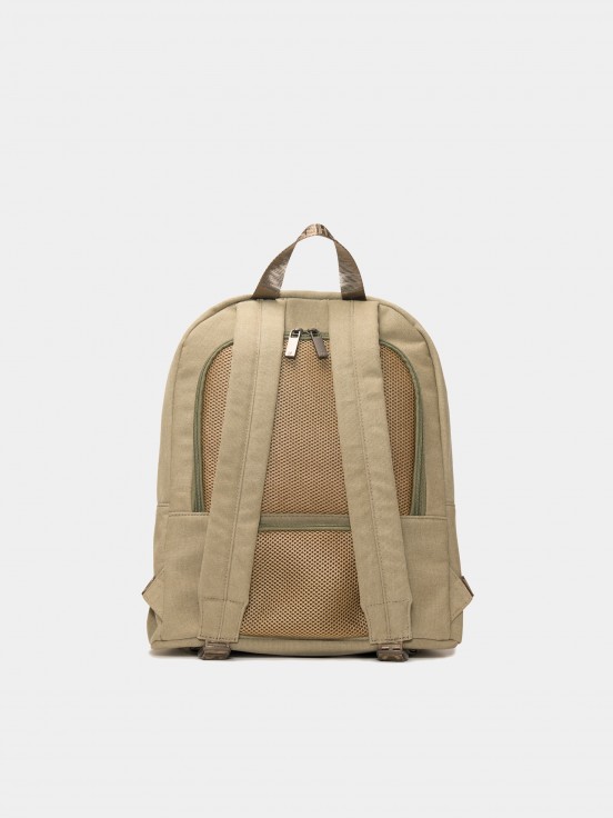 Man's backpack in twill with front pocket and shoulder straps