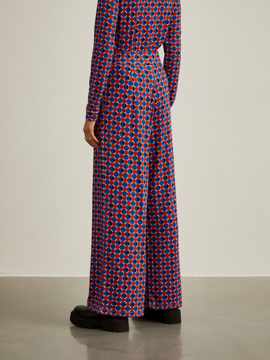 Flowing trousers