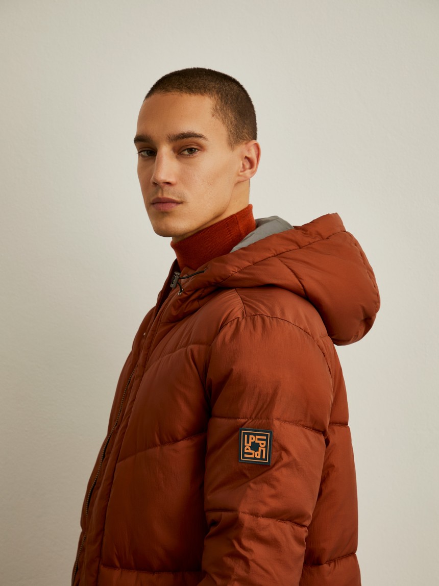 Blus�o acolchoado com capuz
