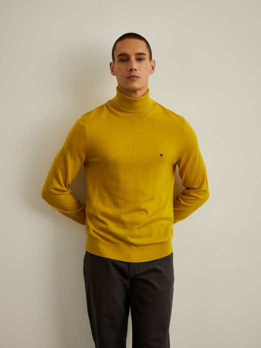 100% wool turtleneck sweater