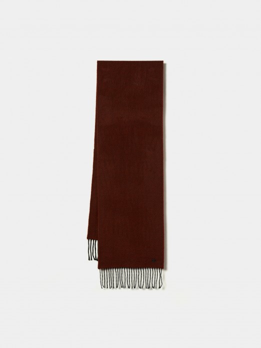 Scarf with fringes