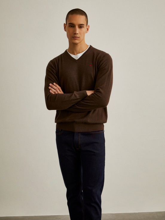 V-neck pullover