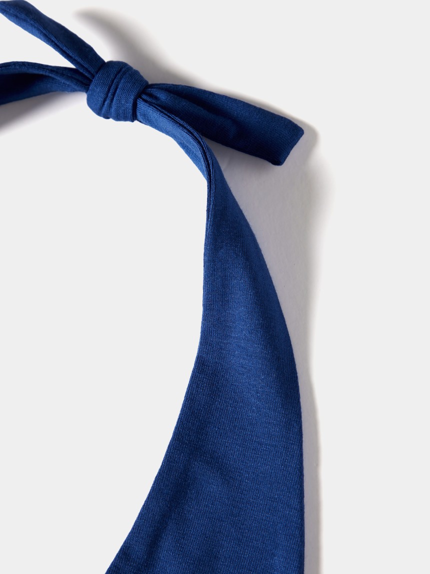 Top de punto con cuello halter