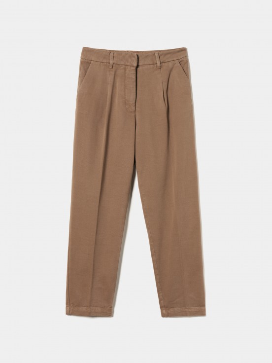 Pantaln vaquero con pliegues