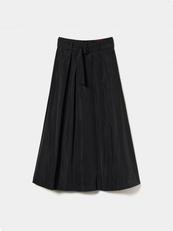 Pleated skirt with belt