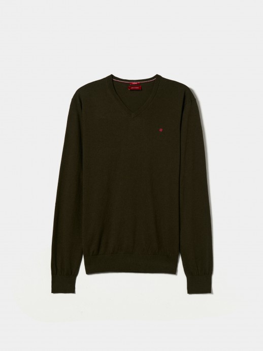 V-neck pullover