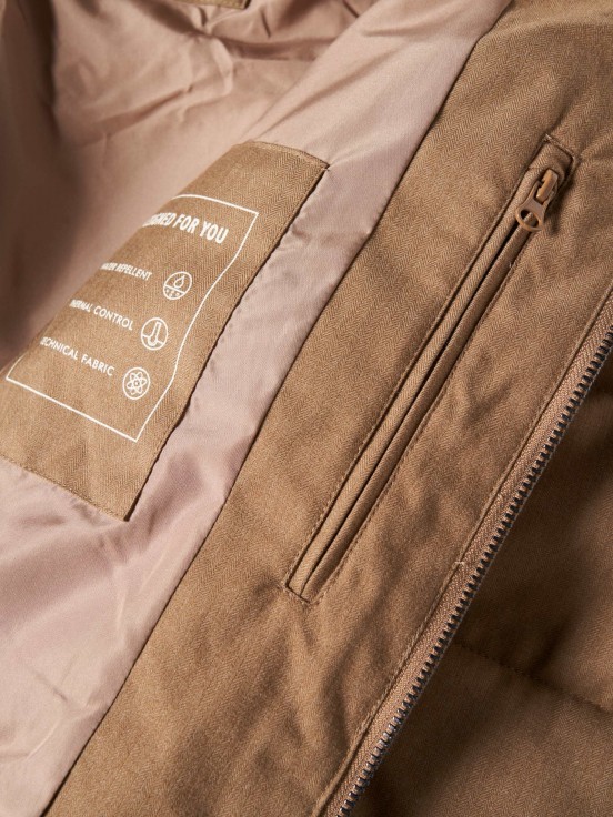 Water-repellent quilted jacket