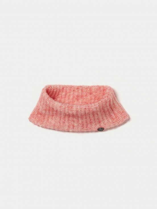 Knitted collar with a mix of mohair and wool