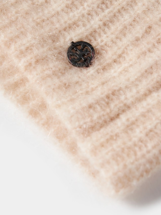 Knitted collar with a mix of mohair and wool