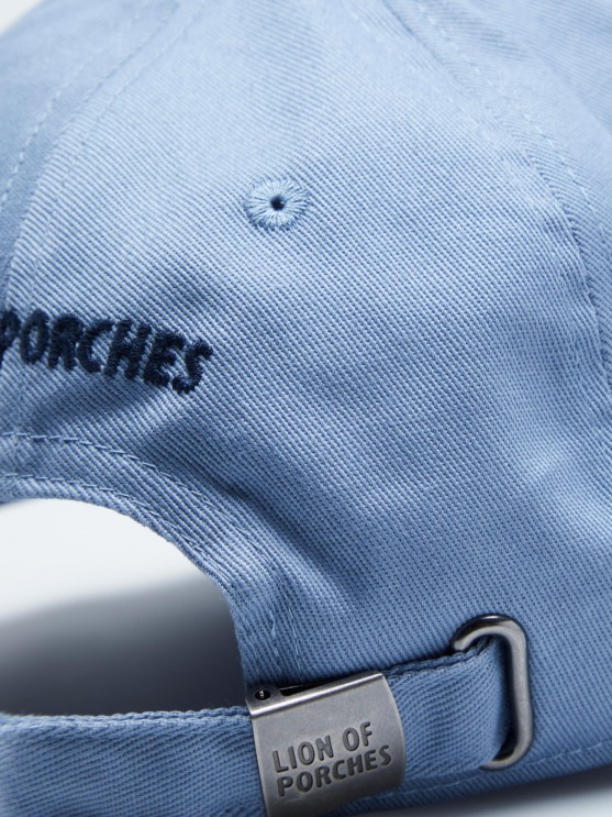 Cap with curved peak