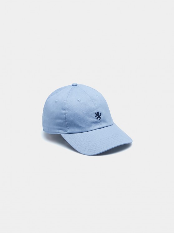 Cap with curved peak