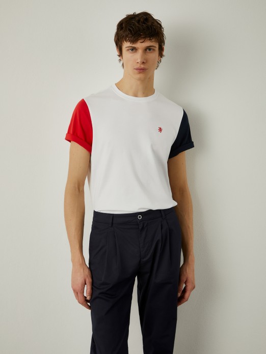 T-shirt with contrasting sleeves