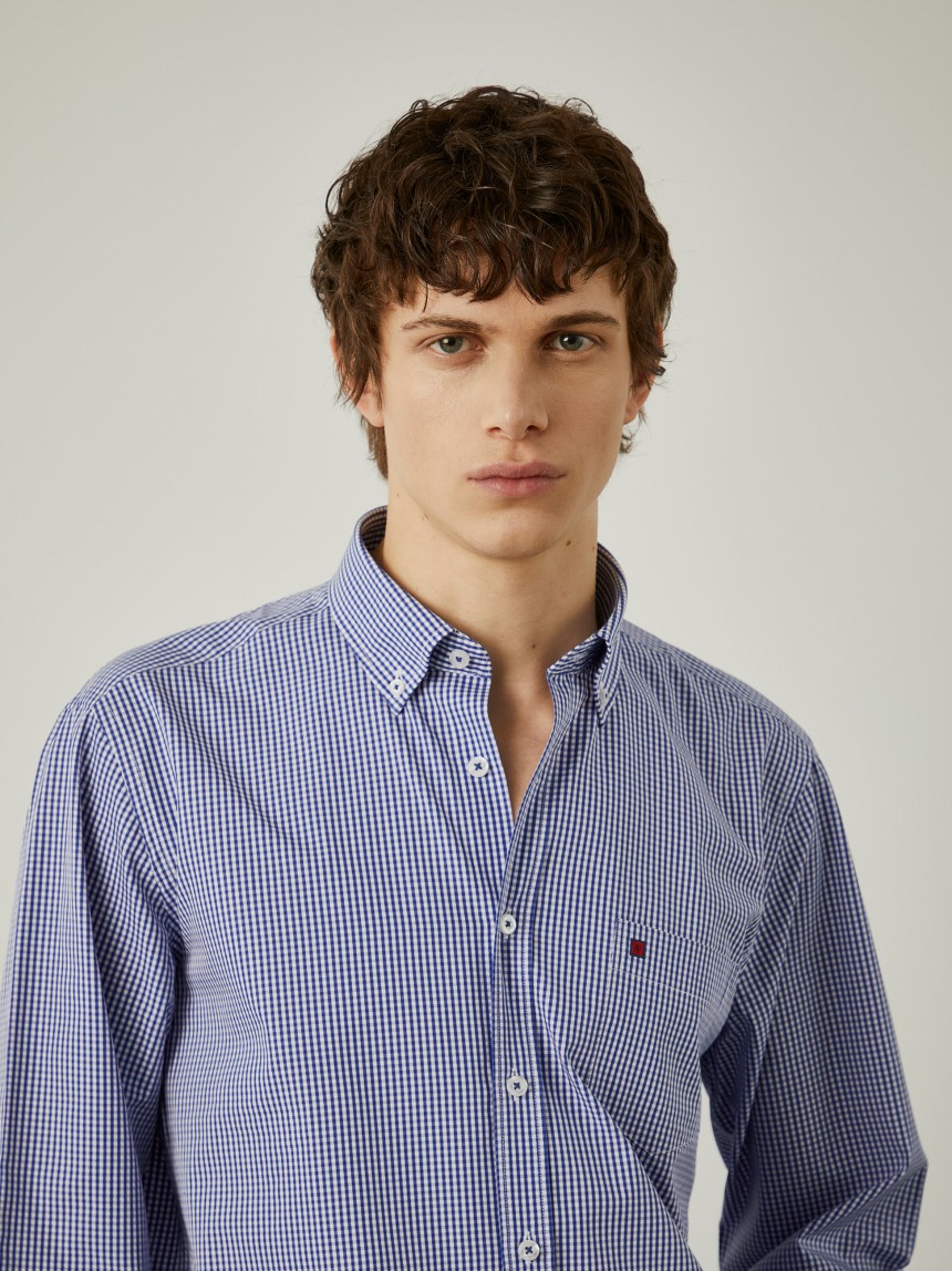 Camisa regular fit aos quadrados