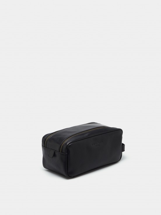 Rectangular leather toiletry bag