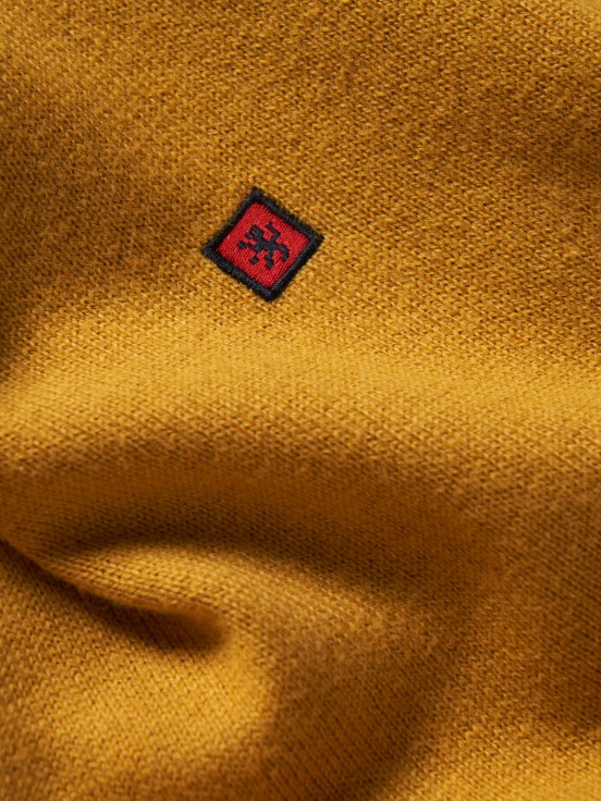 V-neck pullover