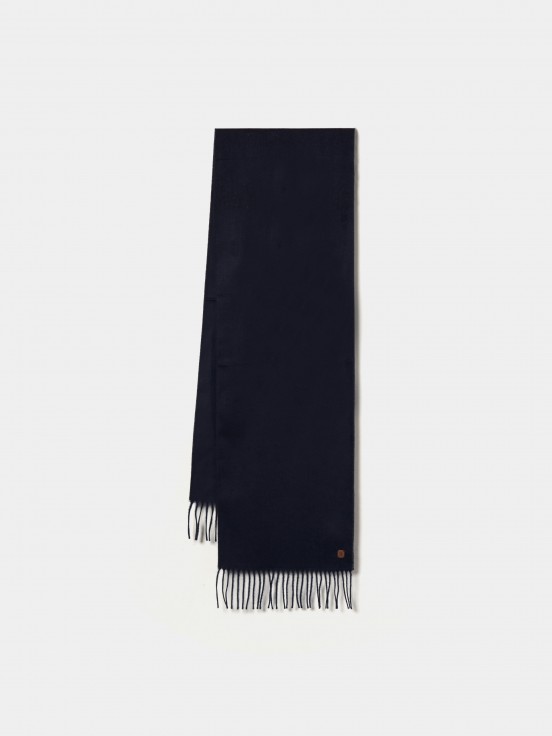 Scarf with fringes