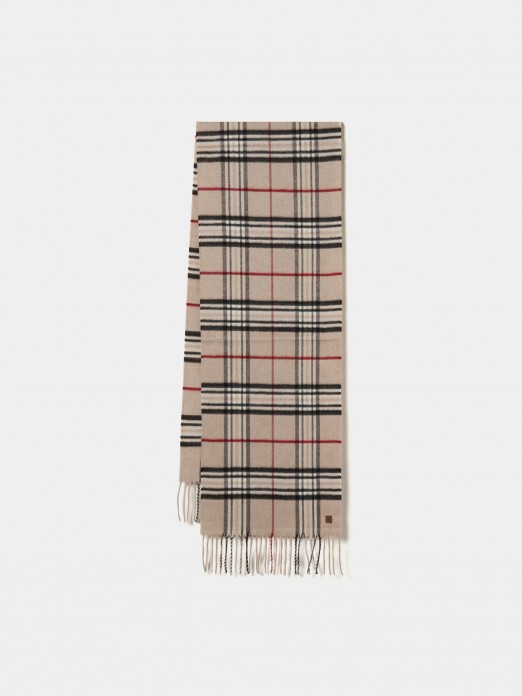 Plaid scarf with fringes