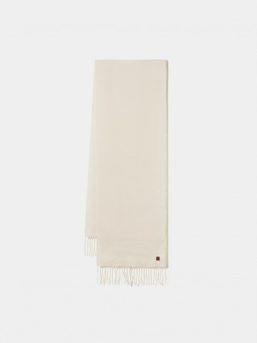 Scarf with fringes