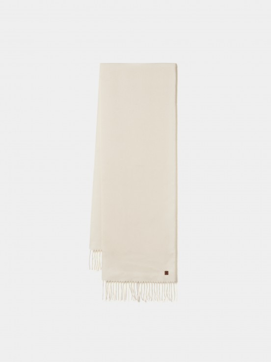 Scarf with fringes