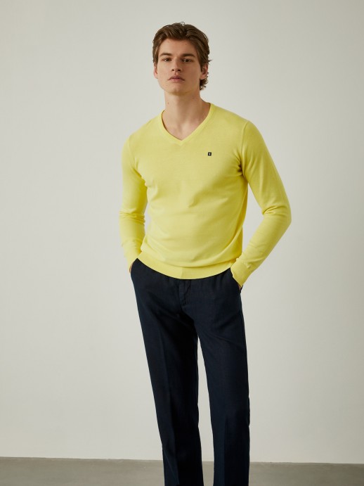 V-neck pullover